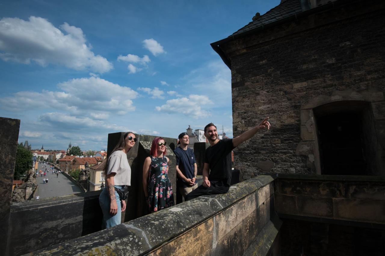 Charles Bridge & Hostel Praga