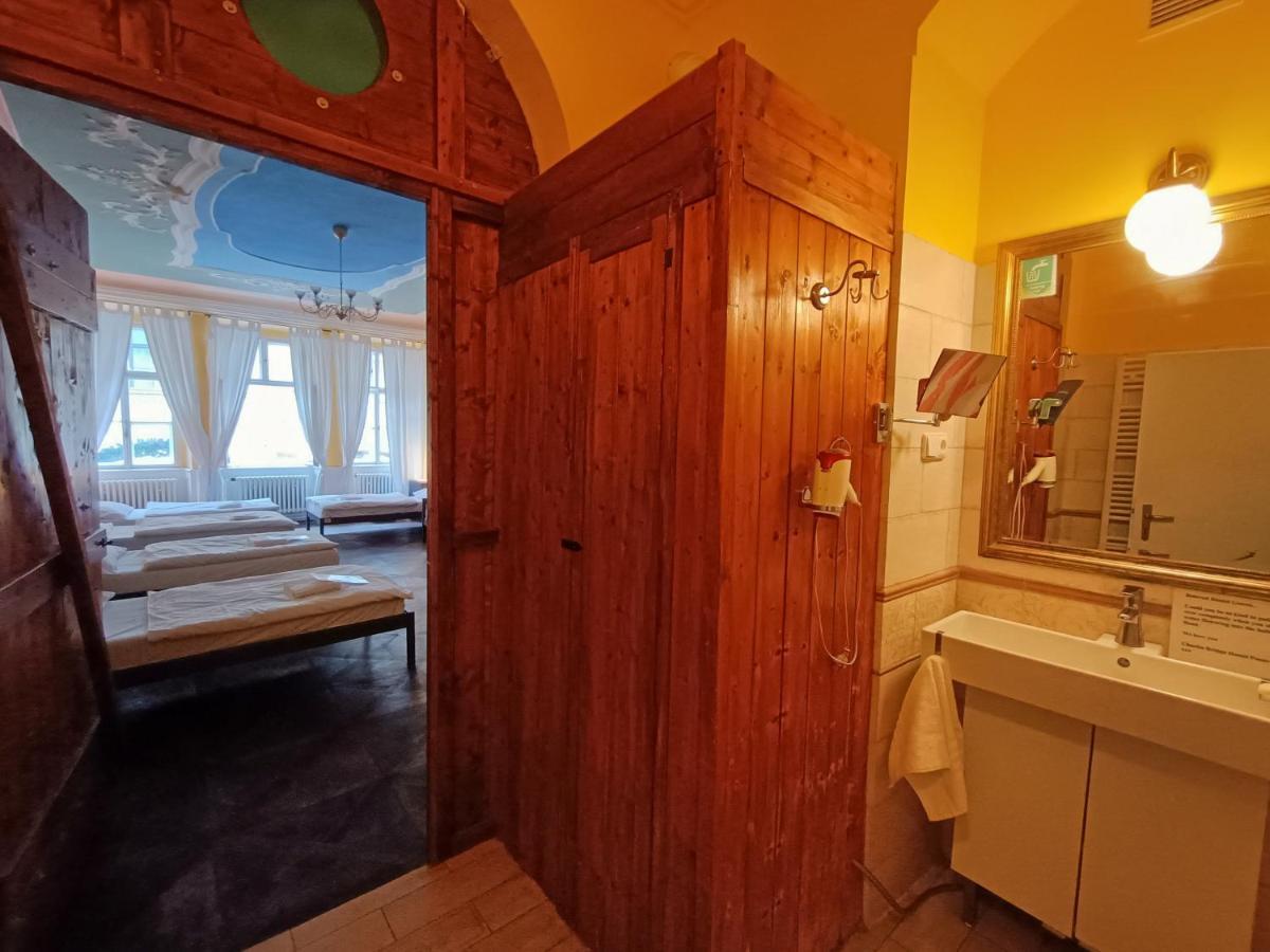 Hostel Charles Bridge & Praga