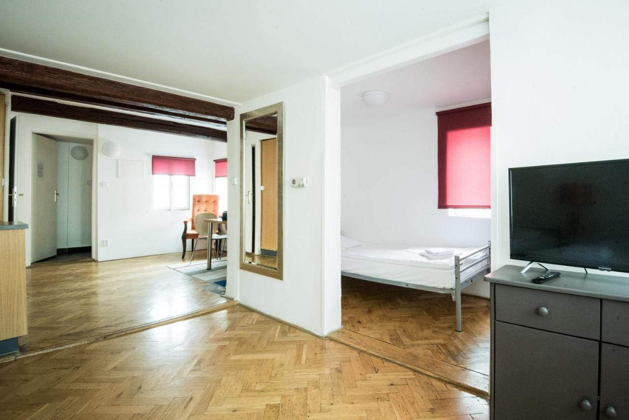 Hostel Charles Bridge & Praga